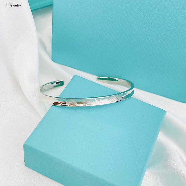electroplating 18k platinum brand cuff jewelry women designer 925 sterling silver material openings bracelets including box holiday gifts, White
electroplating 18k platinum brand cuff jewelry women designer 925 sterling silver material openings bracelets including box holiday gifts, White