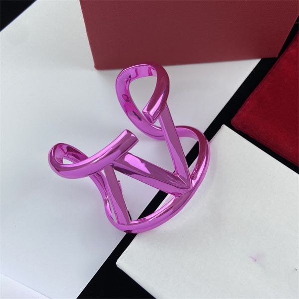luxury designer letter v logo bangle opening bracelets jewelry women jewelry metal valentinolies woman gold charm bracelet man gift 678, Black
luxury designer letter v logo bangle opening bracelets jewelry women jewelry metal valentinolies woman gold charm bracelet man gift 678, Black
