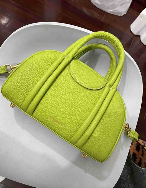songmont medium and small bowling series boston bag cowhide new designer one shoulder handbag fashion leisure
songmont medium and small bowling series boston bag cowhide new designer one shoulder handbag fashion leisure
