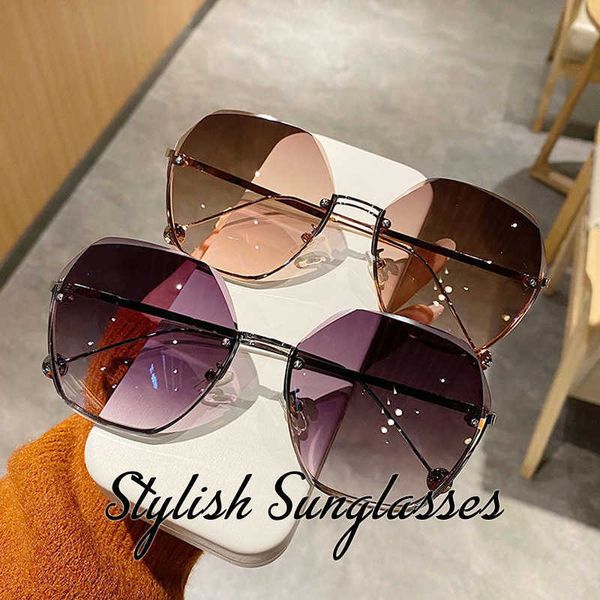 new fashionable frameless with irregular cut edge gradient lens eyeglasses mesh red women's decorative sunglasses, White;black
new fashionable frameless with irregular cut edge gradient lens eyeglasses mesh red women's decorative sunglasses, White;black