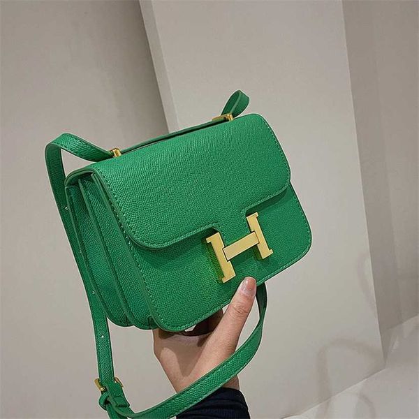 58% off new one shoulder lock small square chain strap crossbody factory goods large capacity women's fashion style
58% off new one shoulder lock small square chain strap crossbody factory goods large capacity women's fashion style