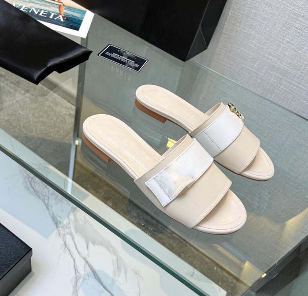 2024 designer woman slippers men slipper gear bottoms flip flops women luxury sandals fashion causal flip flop size 35-42, Black
2024 designer woman slippers men slipper gear bottoms flip flops women luxury sandals fashion causal flip flop size 35-42, Black