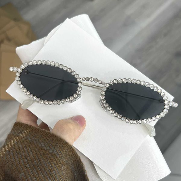 korean version of diamond studded for women oval fashionable and trendy decorative mirrors new sunglasses from street pgraphy, White;black
korean version of diamond studded for women oval fashionable and trendy decorative mirrors new sunglasses from street pgraphy, White;black