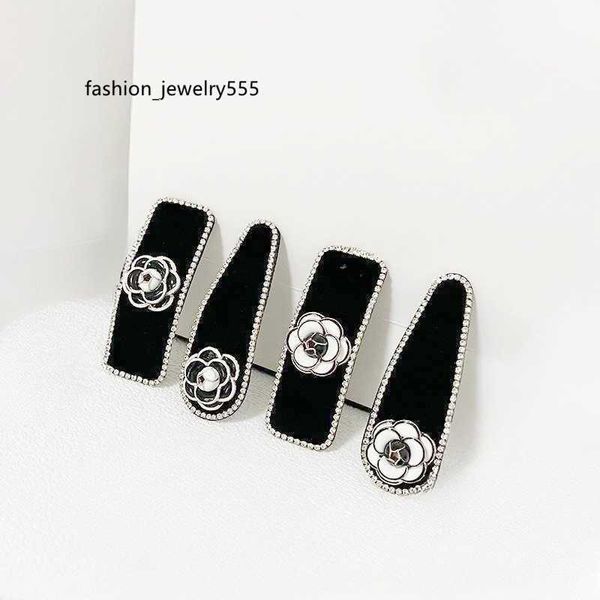 barrettes brand designer hair clips barrettes high end fashion design hairpin popular brand headwear new high-end sponge diamond fine design, Golden;silver
barrettes brand designer hair clips barrettes high end fashion design hairpin popular brand headwear new high-end sponge diamond fine design, Golden;silver