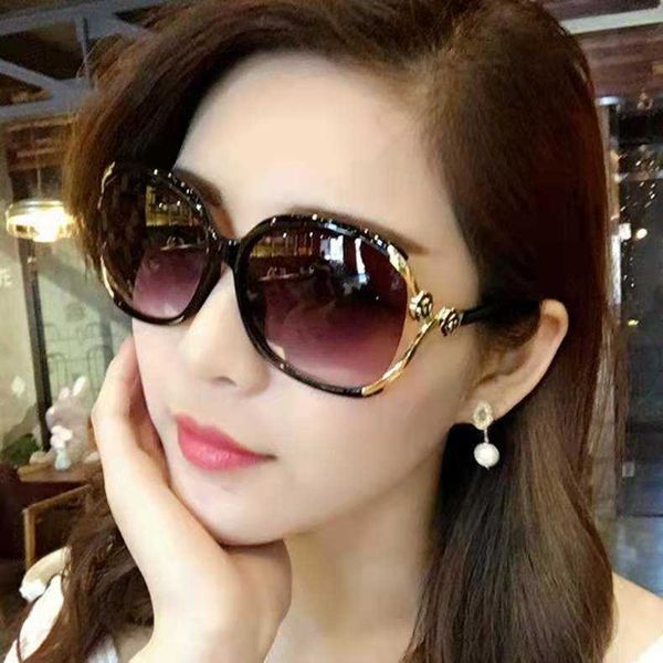 new camellia sunglasses female hollowed out korean fashion rose versatile glasses, White;black
new camellia sunglasses female hollowed out korean fashion rose versatile glasses, White;black