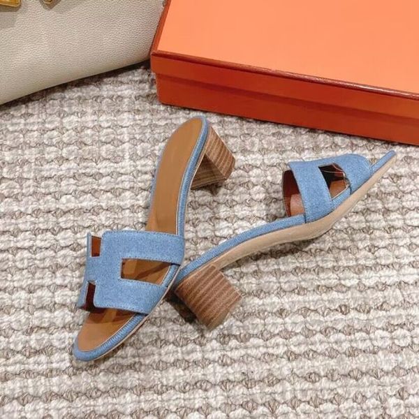 spring and summer new brand elegant high heel sandals and slippers large letter cowhide internal designer women size 35-41 with box, Black
spring and summer new brand elegant high heel sandals and slippers large letter cowhide internal designer women size 35-41 with box, Black