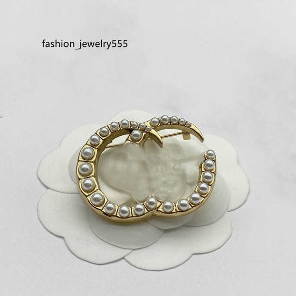 brooch pins luxury designer brooch for women stainless steel plated gold brooches letter inlaid diamond pearl brooch womens mens designer je, Gray
brooch pins luxury designer brooch for women stainless steel plated gold brooches letter inlaid diamond pearl brooch womens mens designer je, Gray