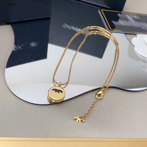 new classic fashion pendant necklaces for women yellow brass jewelry gravure logo circular pendant necklace including box preferred gift, Silver
new classic fashion pendant necklaces for women yellow brass jewelry gravure logo circular pendant necklace including box preferred gift, Silver