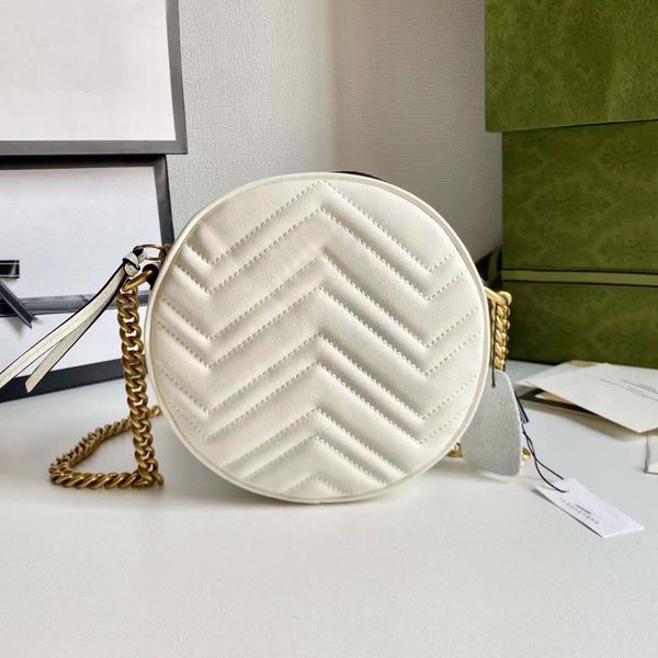 mini round small bag 18cm made of cowhide chain shoulder strap can be slung over one shoulder.
mini round small bag 18cm made of cowhide chain shoulder strap can be slung over one shoulder.