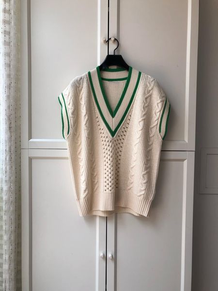 women's sweaters french luxury fashion brand academy style wool cashmere contrast v-neck hollow out knitted vest, White;black
women's sweaters french luxury fashion brand academy style wool cashmere contrast v-neck hollow out knitted vest, White;black