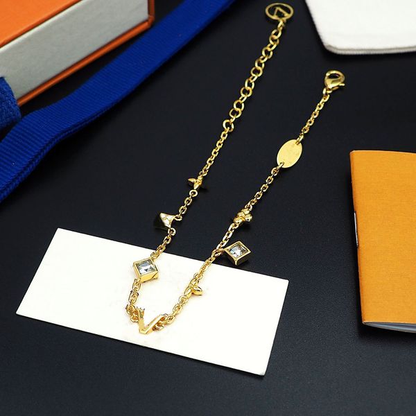 bracelets designers jewellery luxury diamond gold bangle clover letter v bangles for mens fashion womens cjewelers original packaging, Golden;silver
bracelets designers jewellery luxury diamond gold bangle clover letter v bangles for mens fashion womens cjewelers original packaging, Golden;silver