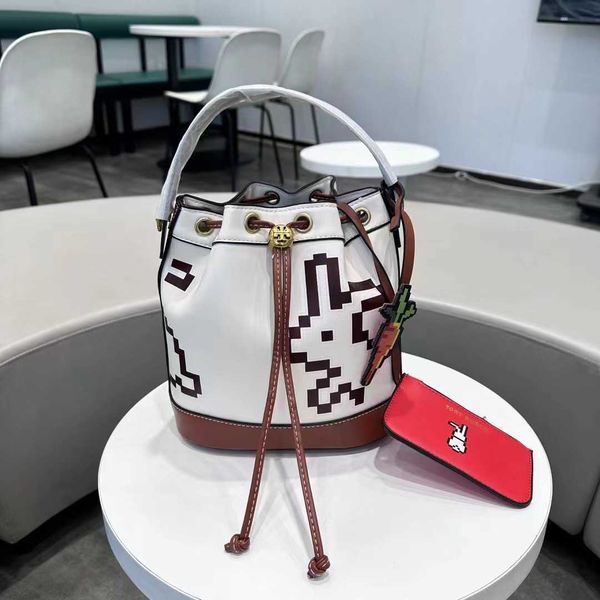 designer bag 2024 early launch small square new shoulder women's letter chain crossbody large capacity factory goods fashion style
designer bag 2024 early launch small square new shoulder women's letter chain crossbody large capacity factory goods fashion style