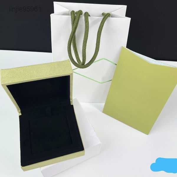 luxury clover brand designer jewelry box packing earrings necklaces bracelets quality dust pouch bags boxes 321, Black;white
luxury clover brand designer jewelry box packing earrings necklaces bracelets quality dust pouch bags boxes 321, Black;white