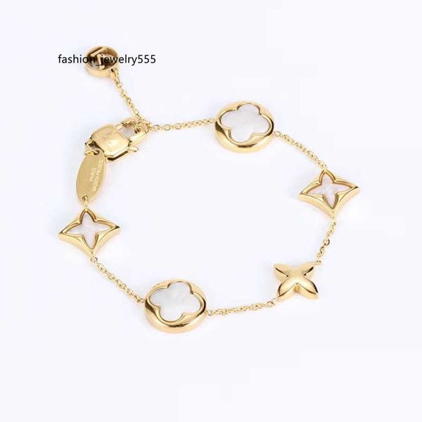 charm bracelets flower lock bracelets bangle letter v titanium steel designer for women men luxury jewlery gifts woman girl gold silver rose, Golden;silver
charm bracelets flower lock bracelets bangle letter v titanium steel designer for women men luxury jewlery gifts woman girl gold silver rose, Golden;silver