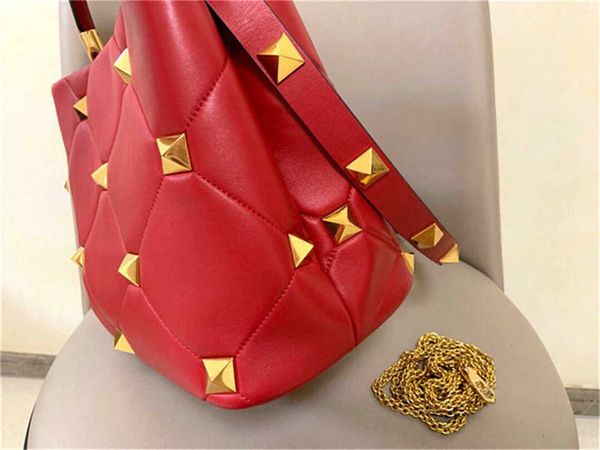 designer outdoor bag rivet luxurys shoulder red cross leather women's bag solid loco bag un8h
designer outdoor bag rivet luxurys shoulder red cross leather women's bag solid loco bag un8h