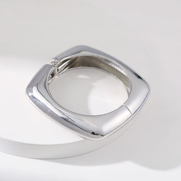 18k gold sliver plated classic ins style new simple and versatile bracelet square metal heavy industry bracelet spring opening design cool g, Black
18k gold sliver plated classic ins style new simple and versatile bracelet square metal heavy industry bracelet spring opening design cool g, Black