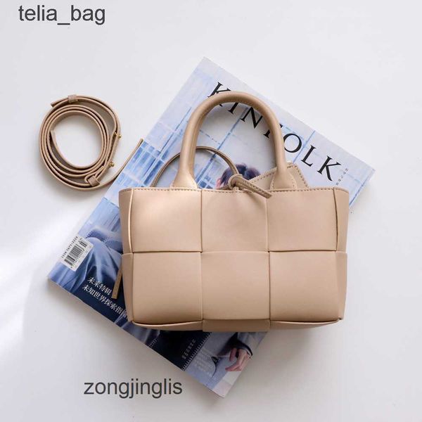 bottegaas classic girl ladies acro crossbody women's 2023 strap bags designer tote large capacity bag leather woven venetaas handbag si
bottegaas classic girl ladies acro crossbody women's 2023 strap bags designer tote large capacity bag leather woven venetaas handbag si