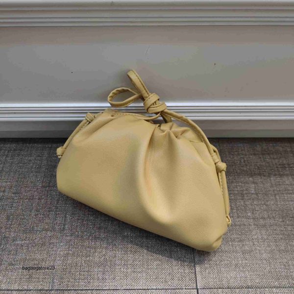 netting venetaa ladies style bags bottegaa clip 2023 bag handheld pouch small same size version pleated single shoulder crossbody for women
netting venetaa ladies style bags bottegaa clip 2023 bag handheld pouch small same size version pleated single shoulder crossbody for women