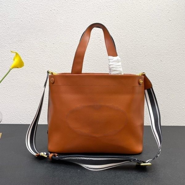designer handbag luxury shoulder bag laser carved tote leather leather large capacity shopping bag triangle logo letters
designer handbag luxury shoulder bag laser carved tote leather leather large capacity shopping bag triangle logo letters