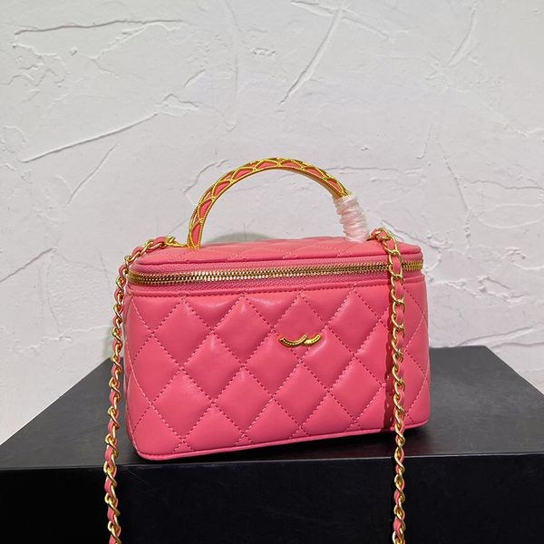 fashion womens mini makeup bag leather diamond hardware metal c buckle luxury french luang handle handbag matelasse chain crossbody bags wit
fashion womens mini makeup bag leather diamond hardware metal c buckle luxury french luang handle handbag matelasse chain crossbody bags wit