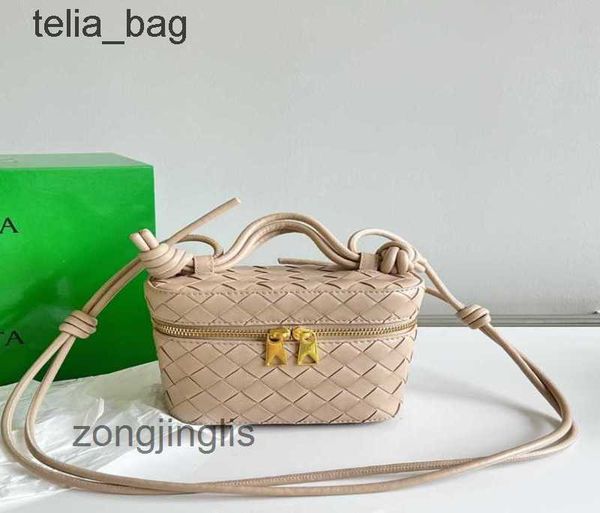 ladies triangle women's 2023 handbags mini fashion makeup tote crossbody classic bottegaas designer woven intrecciato venetaas bag one
ladies triangle women's 2023 handbags mini fashion makeup tote crossbody classic bottegaas designer woven intrecciato venetaas bag one
