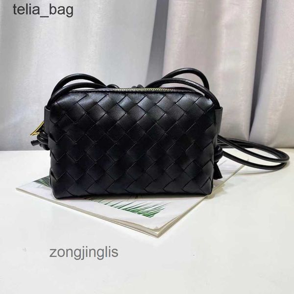 cowhide bottegaas designer large tote bag the tote bag capacity bag luxury venetaas loop simple square bags hand woven small single shoulder
cowhide bottegaas designer large tote bag the tote bag capacity bag luxury venetaas loop simple square bags hand woven small single shoulder