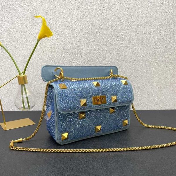 designer outdoor bag luxurys small bag full diamond crystal rivet chain portable shoulder cross loco bag b6bx
designer outdoor bag luxurys small bag full diamond crystal rivet chain portable shoulder cross loco bag b6bx