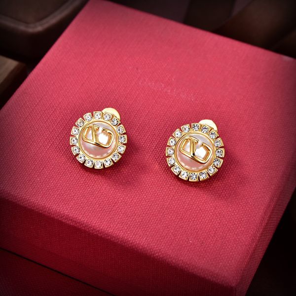 letter v brand earring logo valentinolies stud earing women designer luxury jewelry crystal pearl hoop earrings 562334, Golden;silver
letter v brand earring logo valentinolies stud earing women designer luxury jewelry crystal pearl hoop earrings 562334, Golden;silver