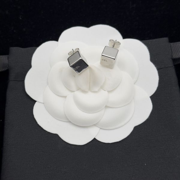 cel designer's unique three-dimensional square earrings, men's and women's silver high-end sense, essential fashion item for, Golden
cel designer's unique three-dimensional square earrings, men's and women's silver high-end sense, essential fashion item for, Golden