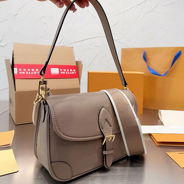 satchel bag baguette embossed letter shoulder bags genuine leather handbag purse crossbody bags hook closure removable adjustable strap
satchel bag baguette embossed letter shoulder bags genuine leather handbag purse crossbody bags hook closure removable adjustable strap