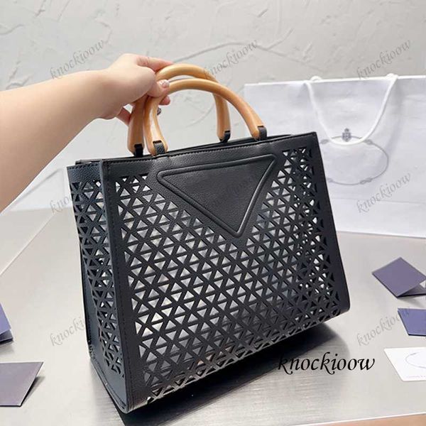 luxury designer hollow tote large capacity handbag ladies high grade leather fashion large capacity shopping bag daily out preferred 230814
luxury designer hollow tote large capacity handbag ladies high grade leather fashion large capacity shopping bag daily out preferred 230814