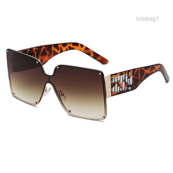 new trend and fashion, large frame sunglasses, one piece, square dot drill leg women's glasses ct85, White;black
new trend and fashion, large frame sunglasses, one piece, square dot drill leg women's glasses ct85, White;black