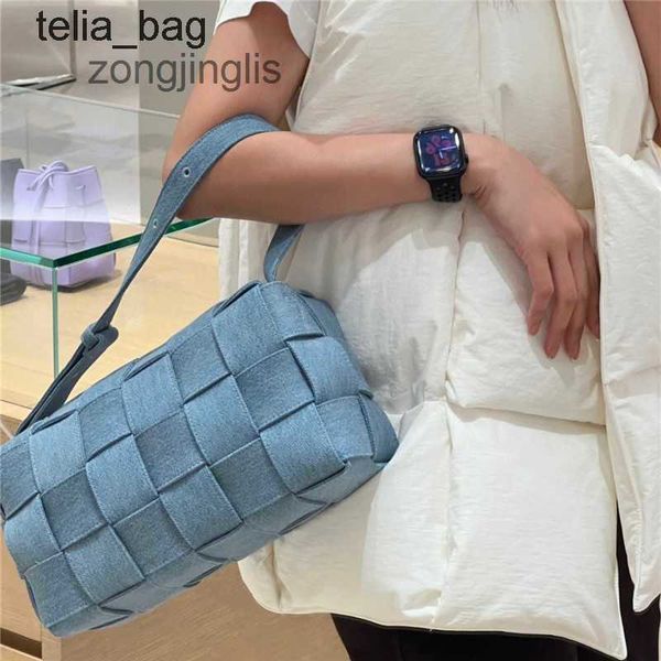 denim cowhide bottegaas bag designer pillow bags venetaes 2023 knitted 18 brick cassette one shoulder crossbo qjcc
denim cowhide bottegaas bag designer pillow bags venetaes 2023 knitted 18 brick cassette one shoulder crossbo qjcc