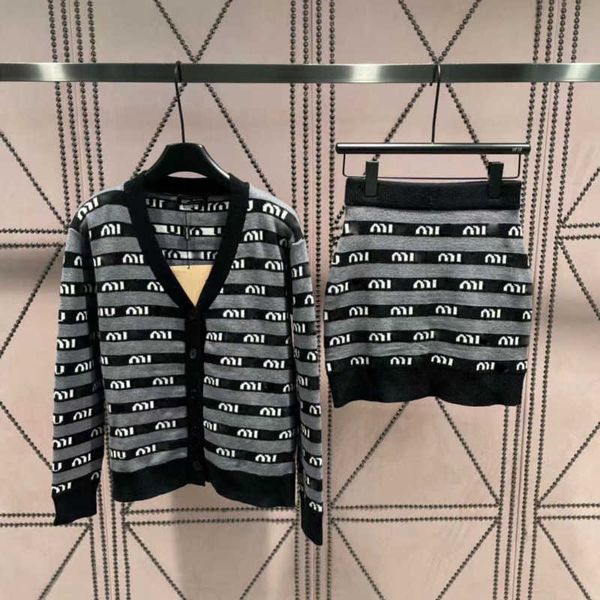 luxury brand tracksuits miu jacquard sweater designer knit jacket dress suit black white striped short skirt cardigan coat two piece set, Gray
luxury brand tracksuits miu jacquard sweater designer knit jacket dress suit black white striped short skirt cardigan coat two piece set, Gray