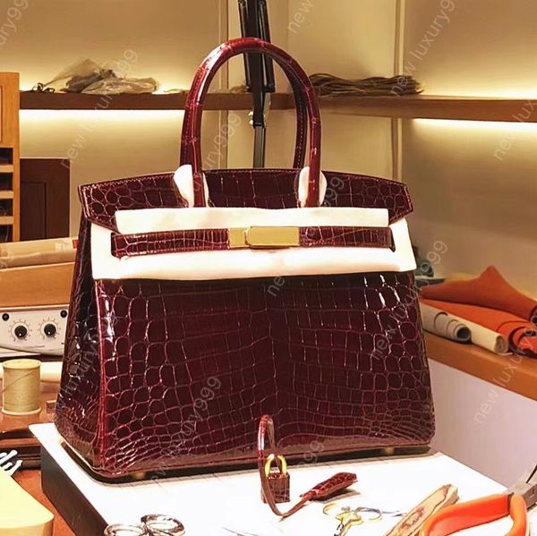 classic shoulder bag designer tote bag flap bag noble imported ni crocodile leather all handmade 950 platinum plated hardware handbag
classic shoulder bag designer tote bag flap bag noble imported ni crocodile leather all handmade 950 platinum plated hardware handbag