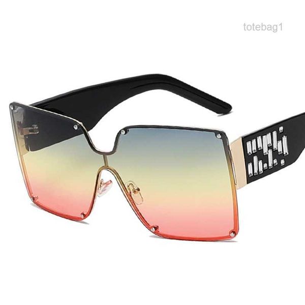new trend and fashion, large frame sunglasses, one piece, square dot drill leg women's glasses 4pjc, White;black
new trend and fashion, large frame sunglasses, one piece, square dot drill leg women's glasses 4pjc, White;black