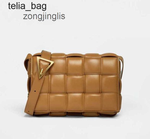 bottegaas large venetaes 2023 pillow cassettes bag designer knitted bags women's leather one shoulder crossbody sm rrjj
bottegaas large venetaes 2023 pillow cassettes bag designer knitted bags women's leather one shoulder crossbody sm rrjj