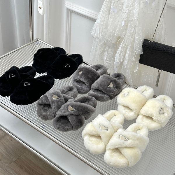 sandales en peau de mouton 1xx600 logo triangulaire en metal emaille semelle en gomme expansee womens designer fluffy wool mules sandals fla, Black
sandales en peau de mouton 1xx600 logo triangulaire en metal emaille semelle en gomme expansee womens designer fluffy wool mules sandals fla, Black