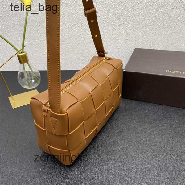 fashion luxury underarm women's bag venetaas bottegaas pillow knitted bags designer the tote bag large arco brick cassettes single shou
fashion luxury underarm women's bag venetaas bottegaas pillow knitted bags designer the tote bag large arco brick cassettes single shou