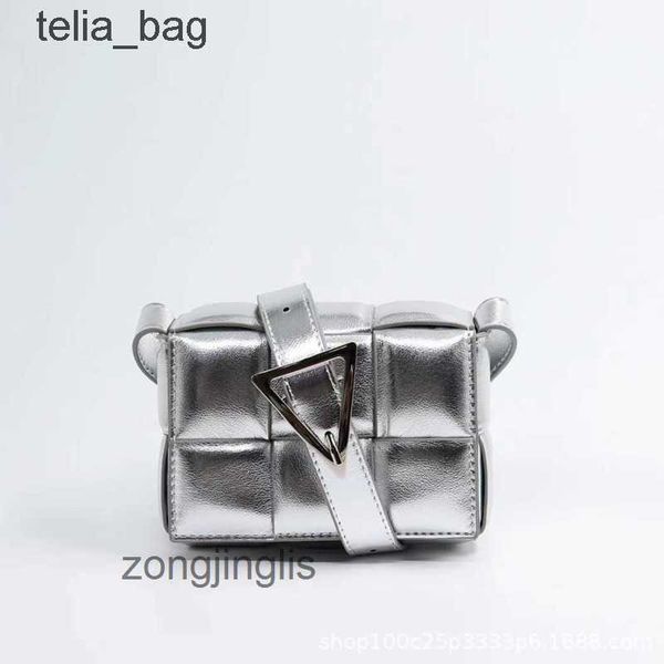 small bags the tote bag designer luxury bottegaas versatile mini cassettes venetaas button decoration square plaid woven messenge shoulder 1
small bags the tote bag designer luxury bottegaas versatile mini cassettes venetaas button decoration square plaid woven messenge shoulder 1