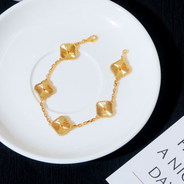 woman chain bracelets four leaf clover designer van bracelet luxury jewelry women gold charm bracelet 567, Black
woman chain bracelets four leaf clover designer van bracelet luxury jewelry women gold charm bracelet 567, Black