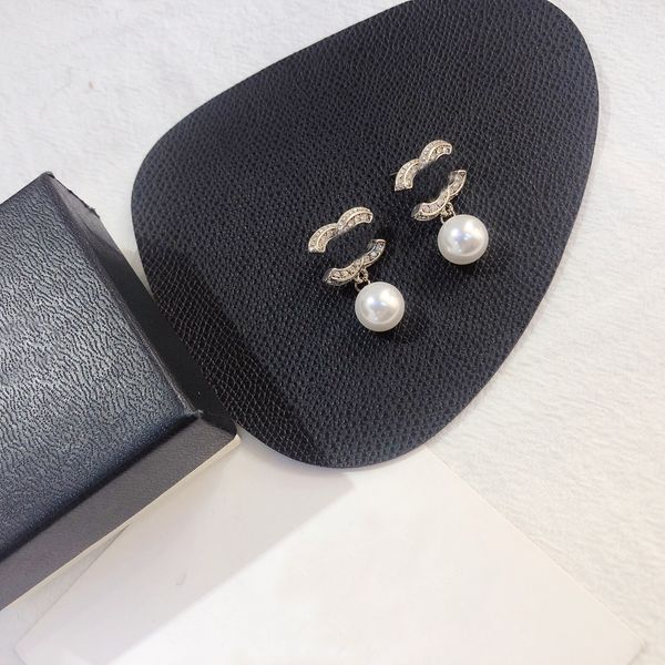 classic earrings stud womens luxury earings designer jewellery fashion pearl pendant earring valentine wedding gifts y23227, Golden
classic earrings stud womens luxury earings designer jewellery fashion pearl pendant earring valentine wedding gifts y23227, Golden