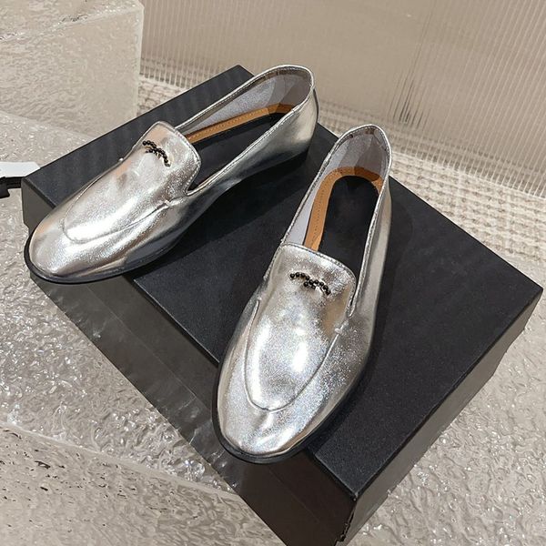 cowhide womens dress shoes slip on loafers silver espadrilles ladies slides classic black leisure shoe flip flops leisure shoe 23ss luxurys
cowhide womens dress shoes slip on loafers silver espadrilles ladies slides classic black leisure shoe flip flops leisure shoe 23ss luxurys