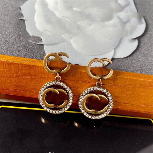 classics stud earring double letter g logo earing luxury women hoop designer jewelry ggity crystal pearl earrings woman 5292, Golden;silver
classics stud earring double letter g logo earing luxury women hoop designer jewelry ggity crystal pearl earrings woman 5292, Golden;silver