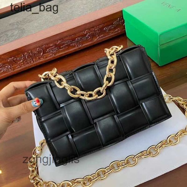 one-shoulder venetaas bags chain cassettes bottegaas winter leisure fashion autumn knitted simple bag crossbody osmo
one-shoulder venetaas bags chain cassettes bottegaas winter leisure fashion autumn knitted simple bag crossbody osmo