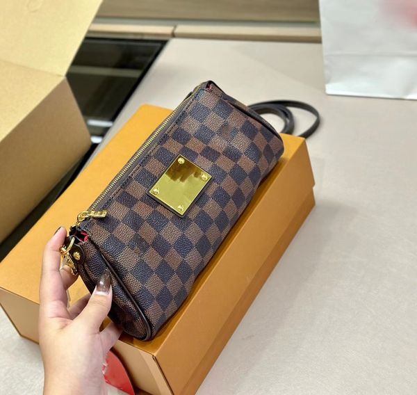 louls vutt designer crossbody bag white checkerboard genuine leather material chain bag luxurys handbags womens purse shoulder bag 25*12cm
louls vutt designer crossbody bag white checkerboard genuine leather material chain bag luxurys handbags womens purse shoulder bag 25*12cm