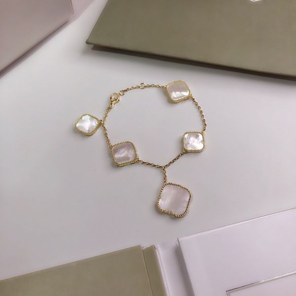 woman chain bracelets irregular large and small five flowers leaf clover designer van bracelet luxury jewelry women gold charm bracelet 3427, Black
woman chain bracelets irregular large and small five flowers leaf clover designer van bracelet luxury jewelry women gold charm bracelet 3427, Black
