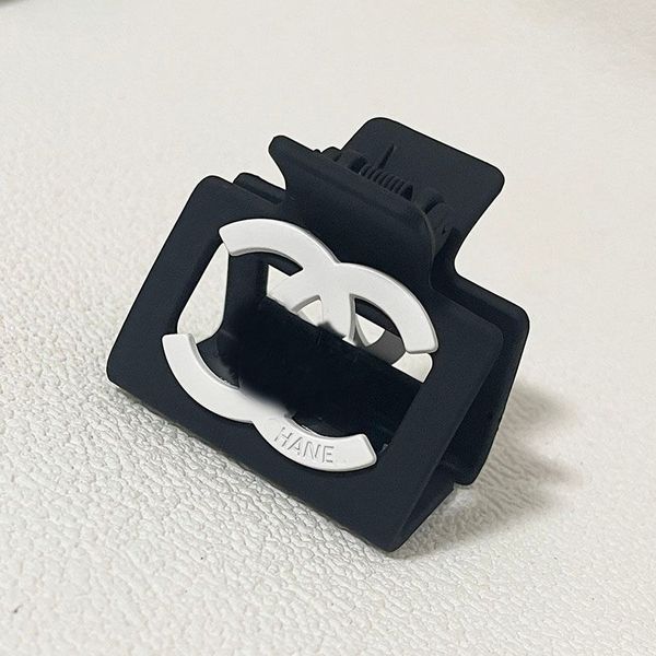 designer triangle hair clip barrettes women girls brand letter hair claw fashion hair jewelry headwear hairpin hairclip
designer triangle hair clip barrettes women girls brand letter hair claw fashion hair jewelry headwear hairpin hairclip