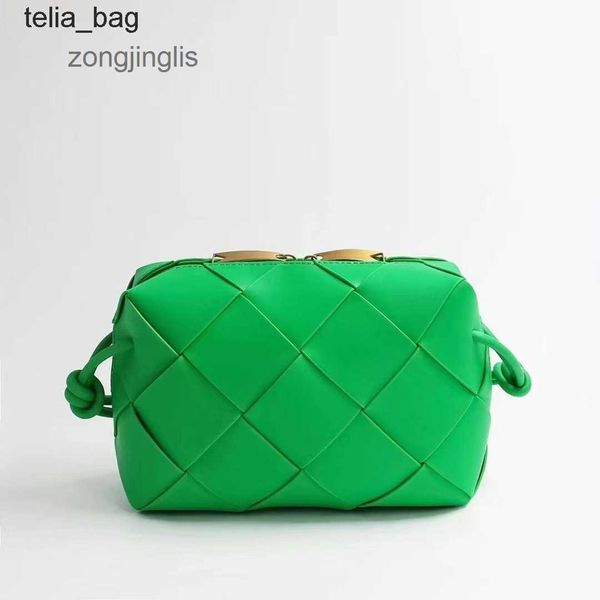 cassettes leather green venetaes camera bags square small designer messenger bag woven 2023 for bottegaas women 2g7u
cassettes leather green venetaes camera bags square small designer messenger bag woven 2023 for bottegaas women 2g7u