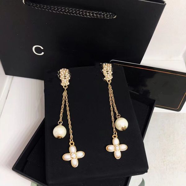 luxurys designers fashion earrings ear studs woman brand classic letters golden silver sparkling diamond earring stud jewelry-007
luxurys designers fashion earrings ear studs woman brand classic letters golden silver sparkling diamond earring stud jewelry-007